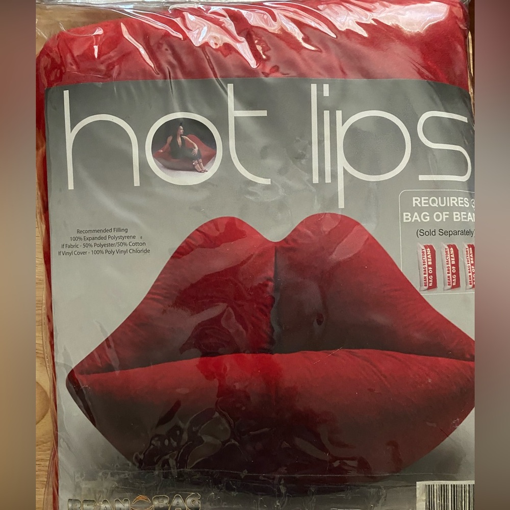 NIB Hot Lips Bean Bag Chair (Beans not included)